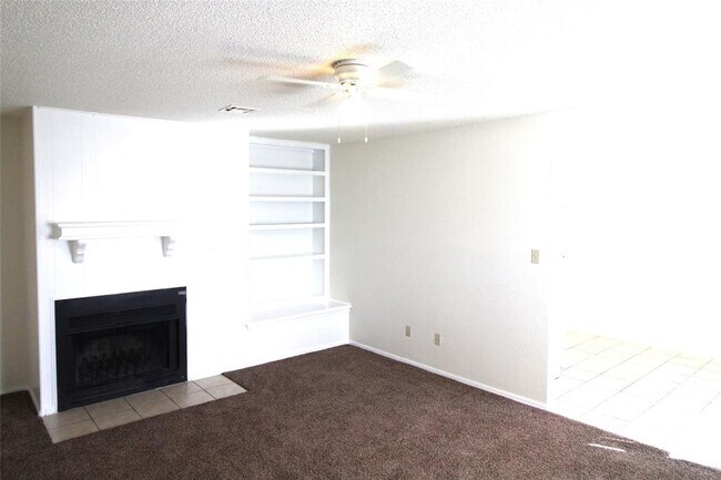 Building Photo - 304 Chalmette Dr