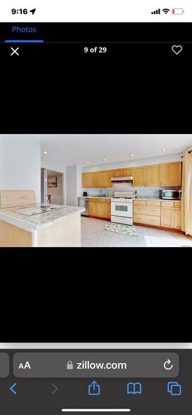 Building Photo - 132 Hallock Rd