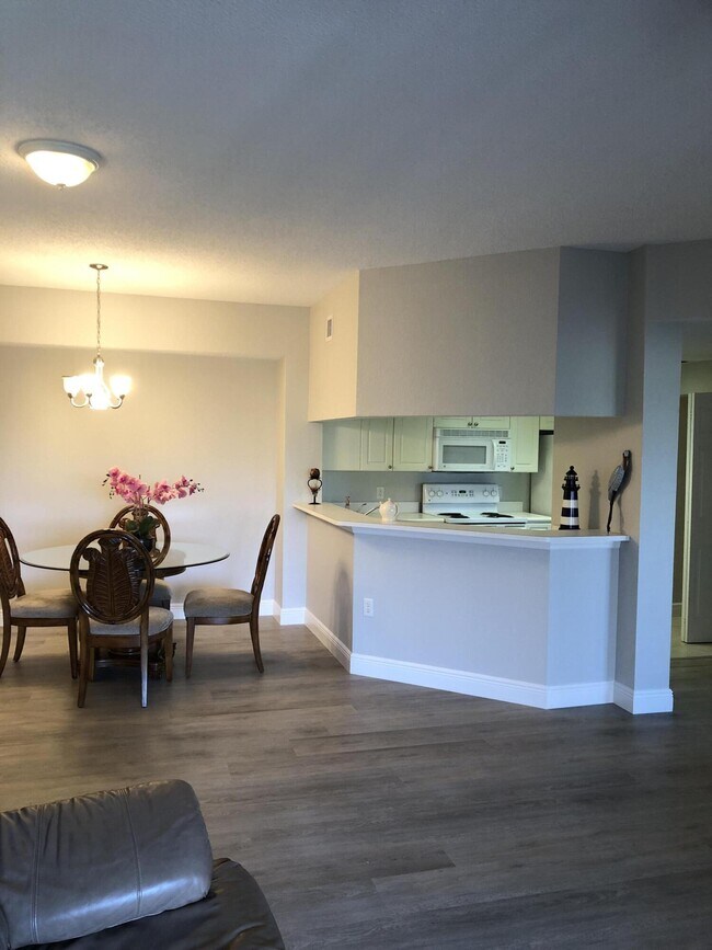 Building Photo - 3023 Alcazar Pl
