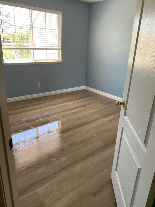 Building Photo - 1520 Sapphire Dr