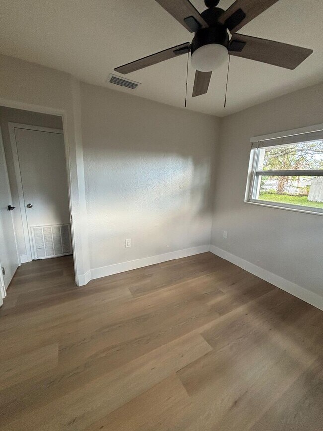 Building Photo - Fully Remodeled 3-Bedroom + Den Home for Rent in St. Petersburg, FL!