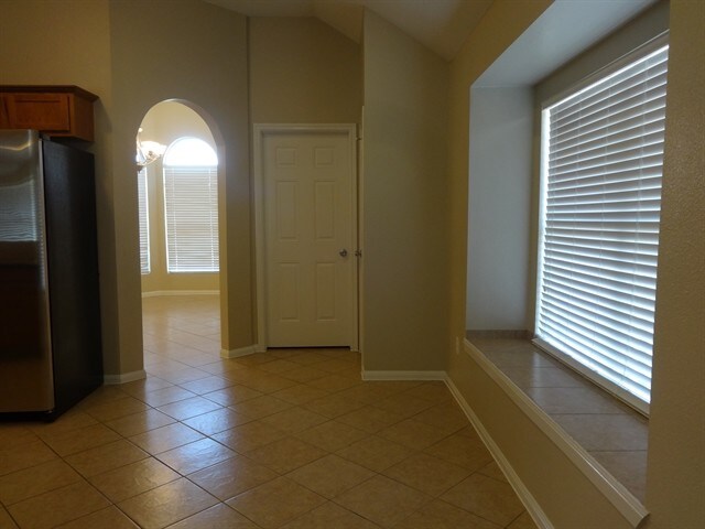 Building Photo - 18439 Sunrise Oaks Ct