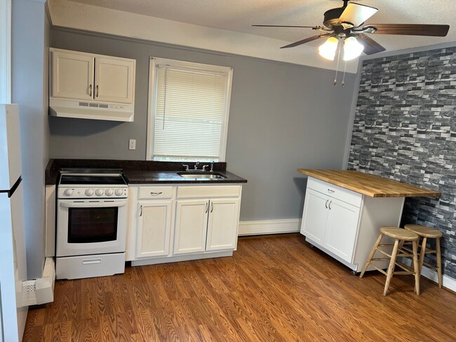 Building Photo - 136 Seamans St