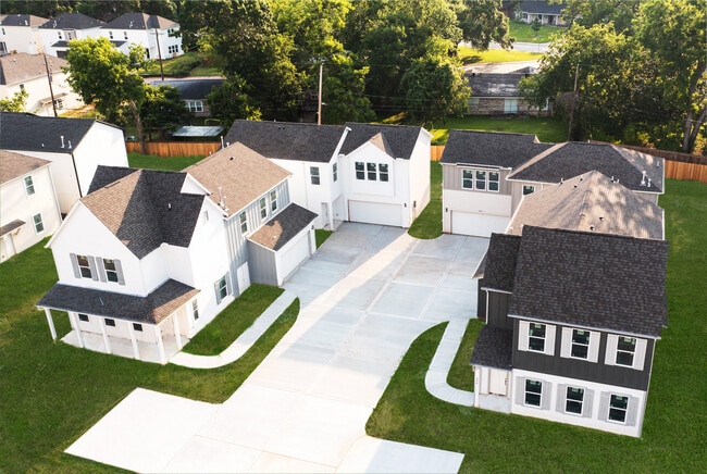 Building Photo - Lakewood Manor