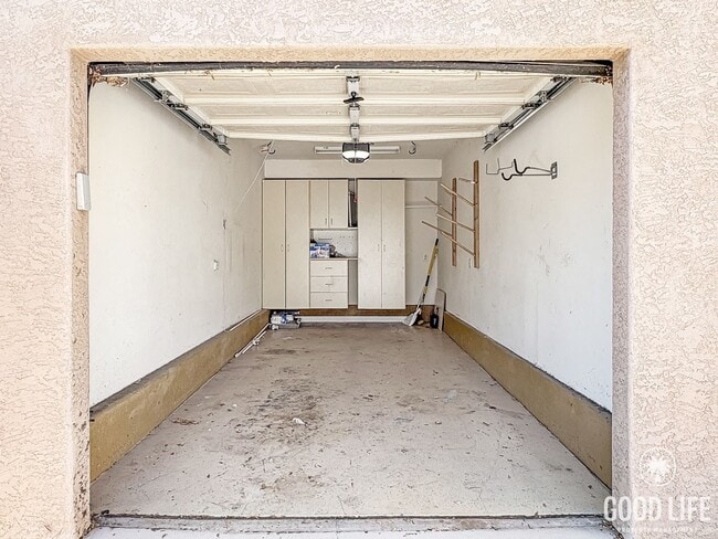 Building Photo - Great 2B/2.5BA Townhouse in PB with Roofto...