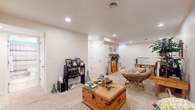 Building Photo - 3 Bed/4.5 Bath Crescent Hill Charmer with 2 Car Garage