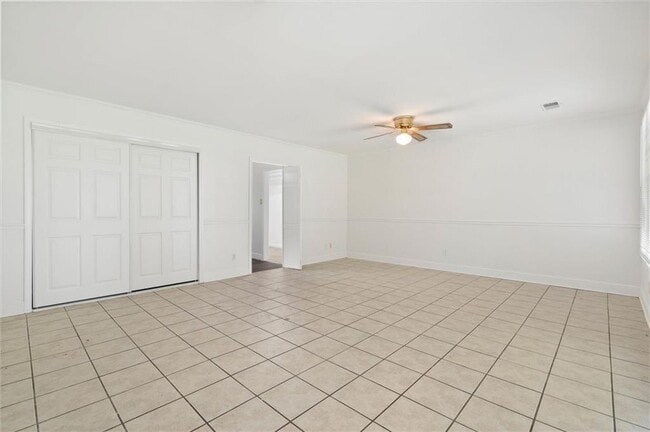 Building Photo - 105 Village Cir W