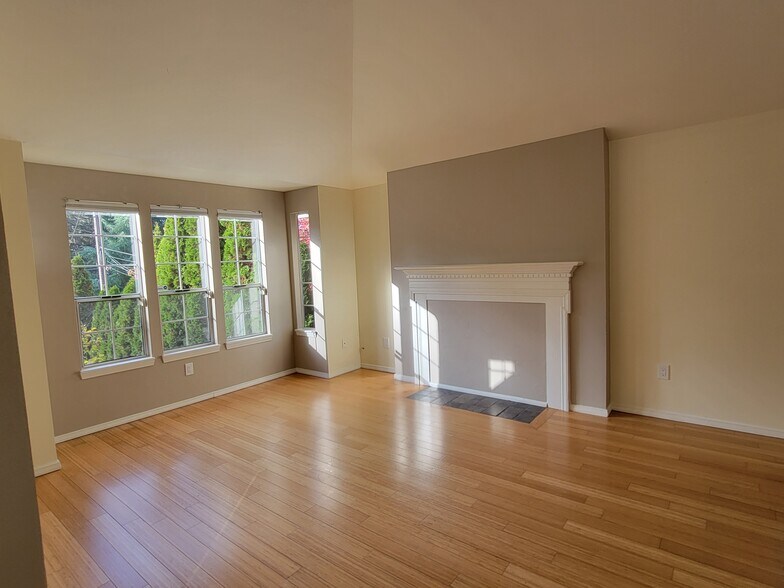 Building Photo - 9506 Sand Point Way NE