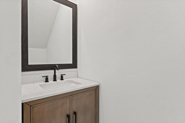 Building Photo - 17068 Lively Rd