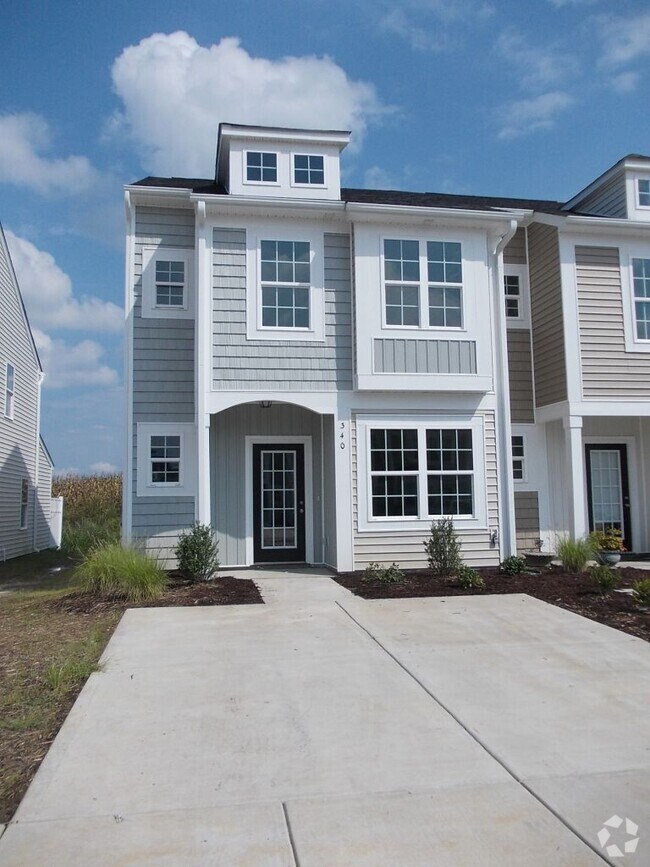 Building Photo - Rare 3 Bedroom townhome between Harrisburg...
