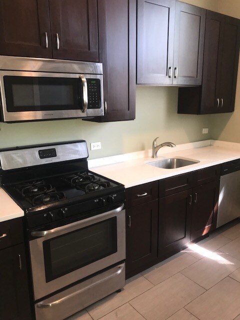 Building Photo - 2352 N Drake Ave