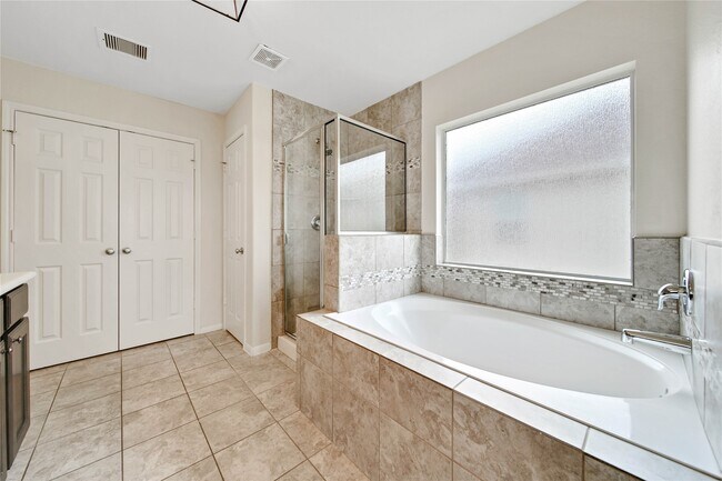 Building Photo - 3319 Fairmont Hills Ln