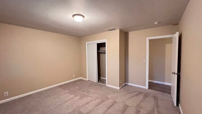 Building Photo - 2725 Del Oro Cir