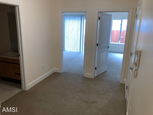 Building Photo - 3 br, 2.5 bath House - 316 Bartlett Street #1