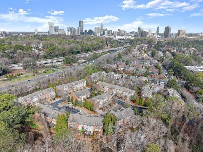 Building Photo - 2876 Overlook Way NE