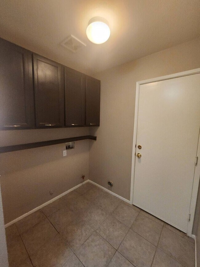 Building Photo - Don't Miss This Beautiful Desert Vista Home!
