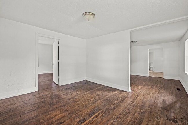 Building Photo - Charming 2 Bedroom, 2 Bathroom house