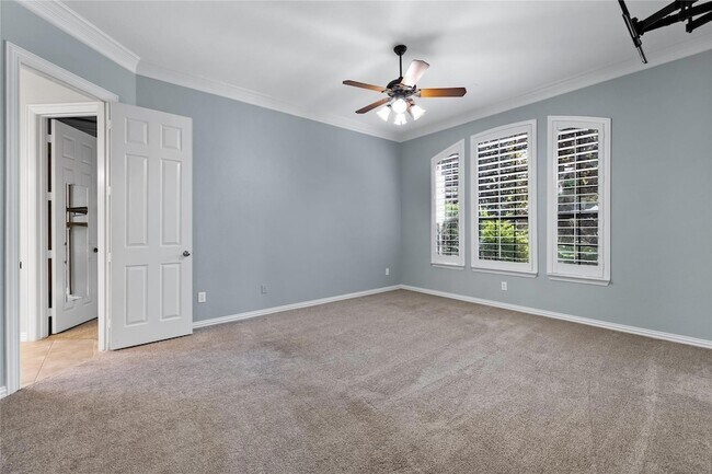 Building Photo - 1908 Thorndale Cir