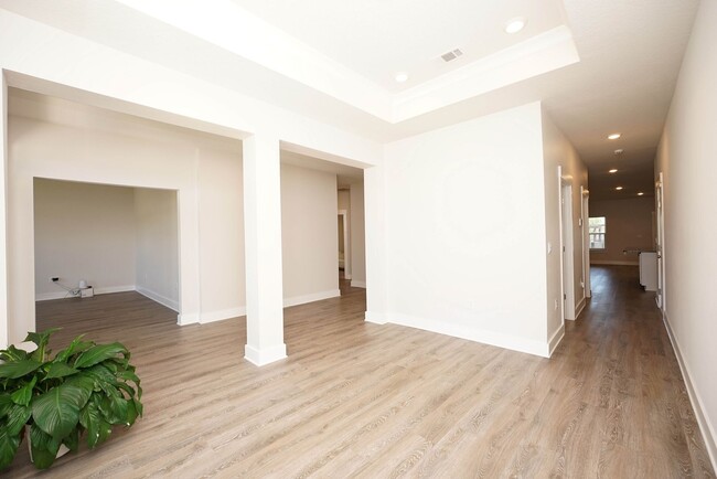 Building Photo - Spacious 5-Bedroom Home in Desirable Crest...