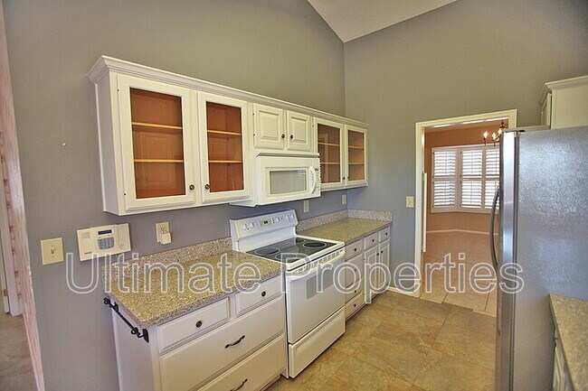 Building Photo - 14735 W Buttonwood Dr