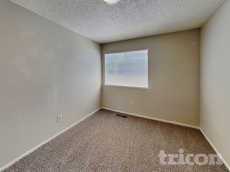 Building Photo - 2020 Burnside Dr