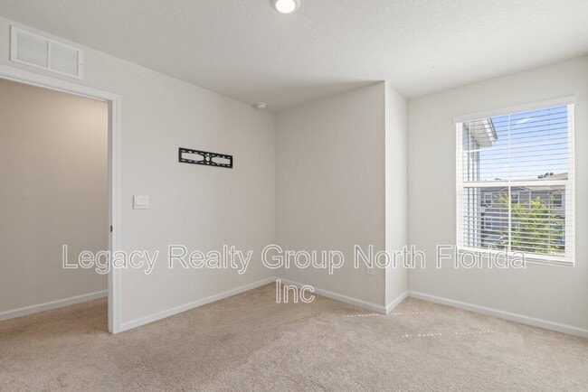 Building Photo - 509 Big Tree Wy