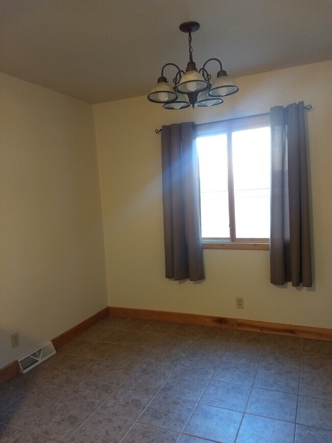 Dining area - 713 Moreland Ave