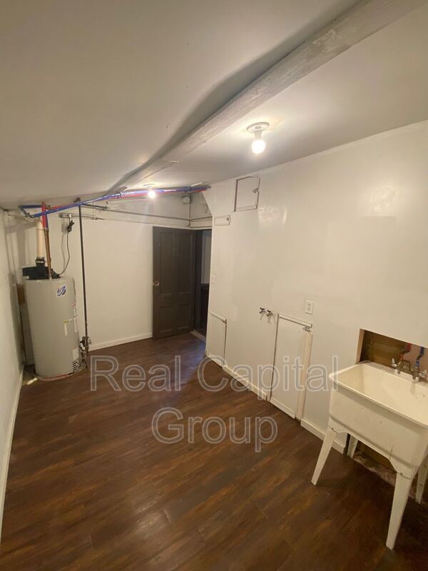 Building Photo - 156 James St