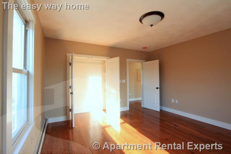 Building Photo - 119 Central St