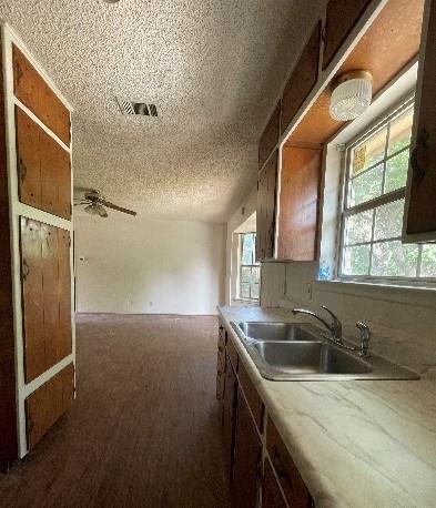 Building Photo - 5804 Rosalyn Dr