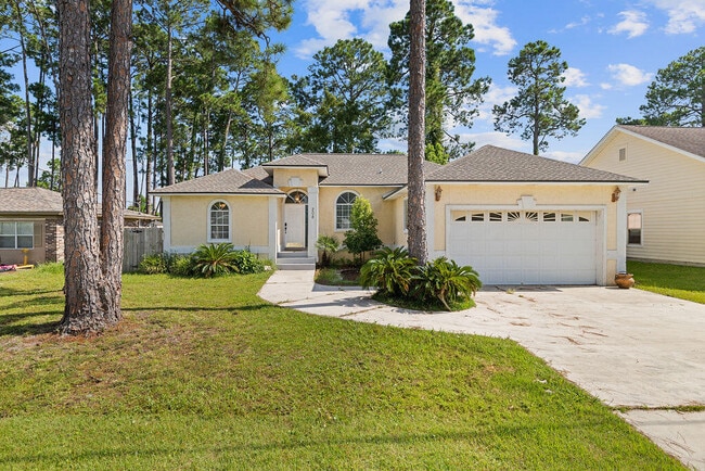 Building Photo - 208 Palm Cir