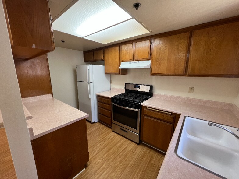 Building Photo - 1517 Rock Glen Ave