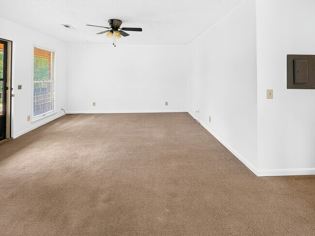Building Photo - 6209 Friar Tuck Dr NW