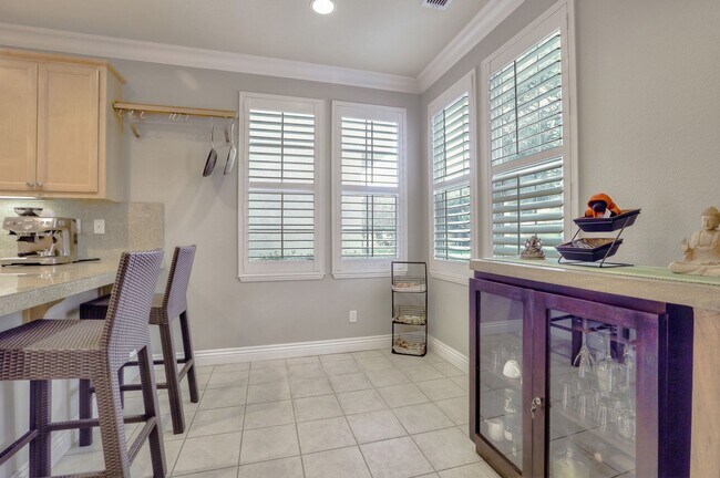 Building Photo - UPGRADED HOME WITH POPULAR FLOOR PLAN ELEG...