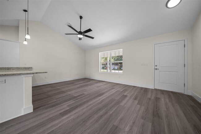 Building Photo - 2 Pine Crse Dr