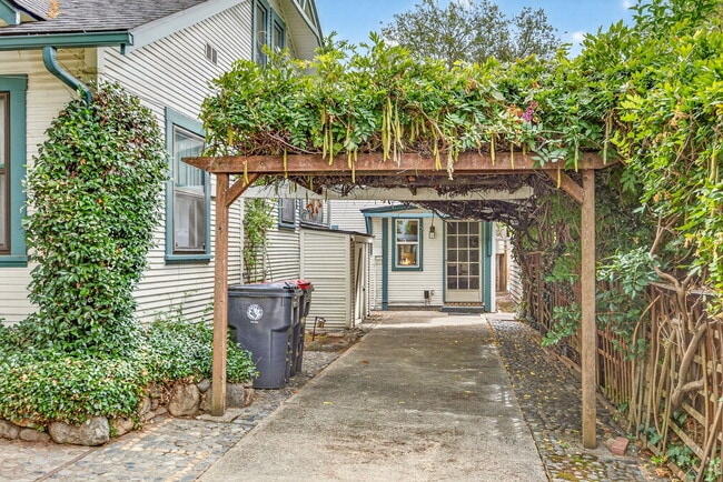 Building Photo - 1306 Reddy Ave