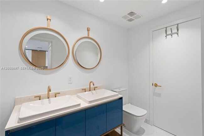 Building Photo - 2678 Tigertail Ave