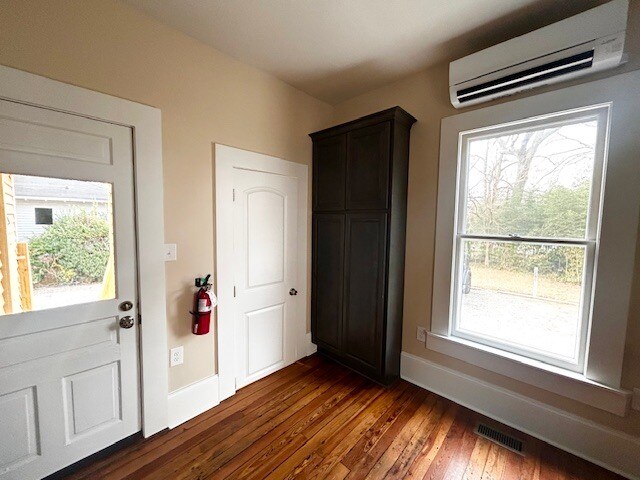 Building Photo - 126 Tate St