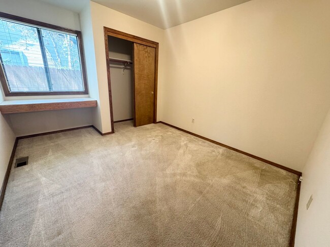 Building Photo - Now leasing in West Boise! This single-lev...