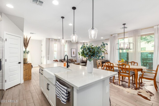 Building Photo - 2029 W Kinfield Trail