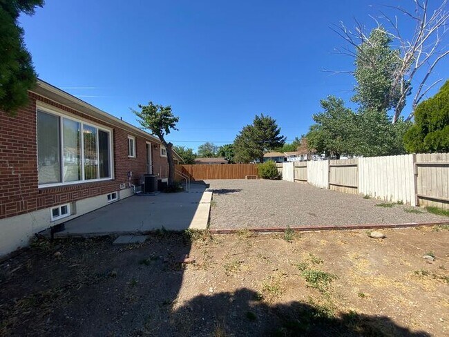 Building Photo - Like Brand New! - Single Story House in North Central Reno