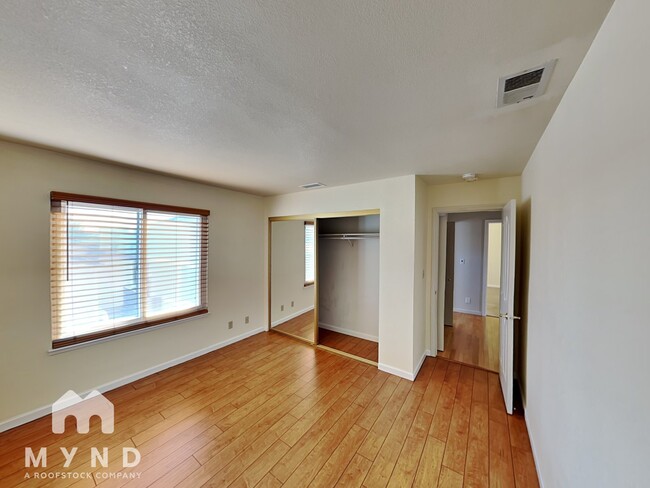 Building Photo - 125 Rosa Flora Cir