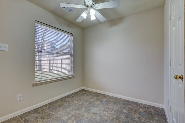 Building Photo - 21615 Long Castle Dr