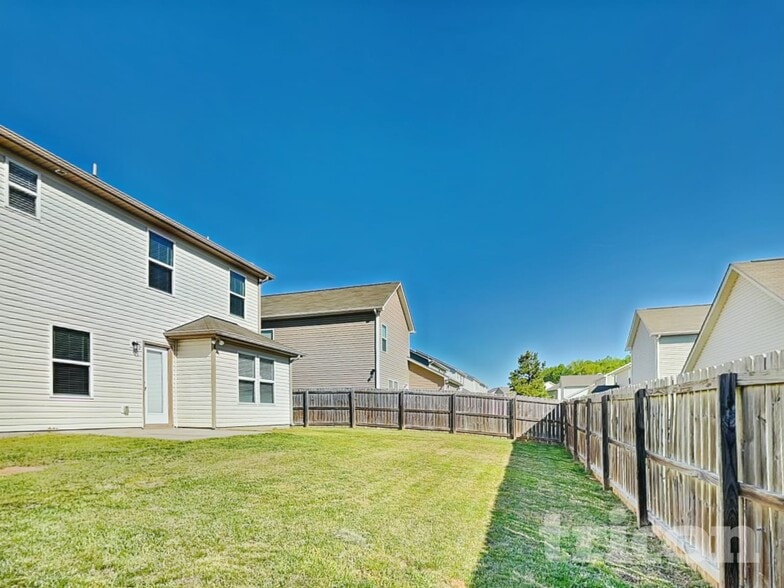 Building Photo - 1704 Sawtooth Ct