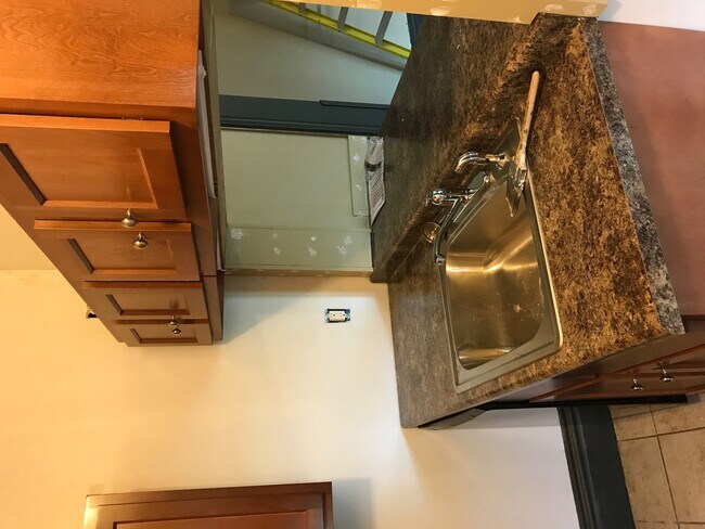 Building Photo - 427 W Pleasant St