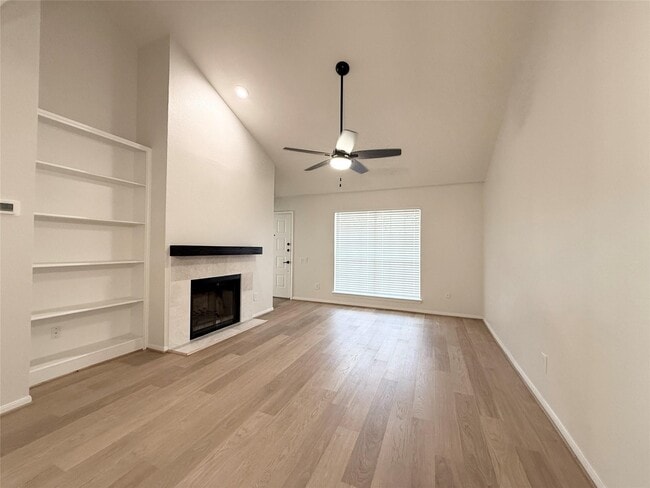 Building Photo - 1860 White Oak Dr
