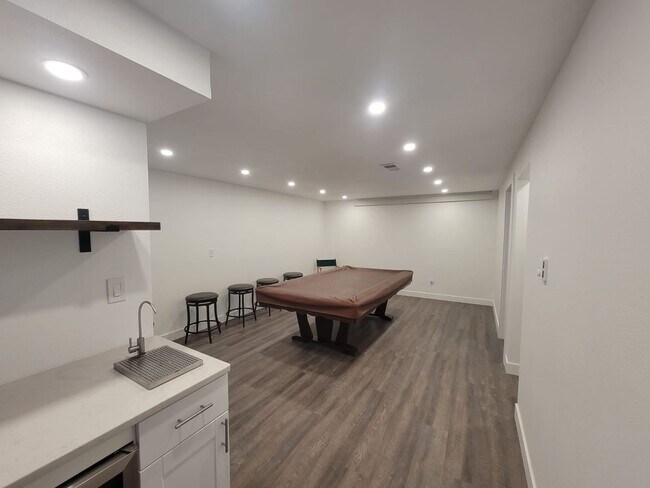 Building Photo - Spacious 4-bedroom + study home; Includes Hot tub and Pool Table - Avail. Now!