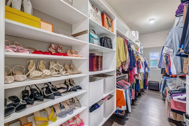 Building Photo - 2610 Orleans Way