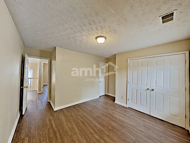 Building Photo - 2257 Caneridge Trail SW