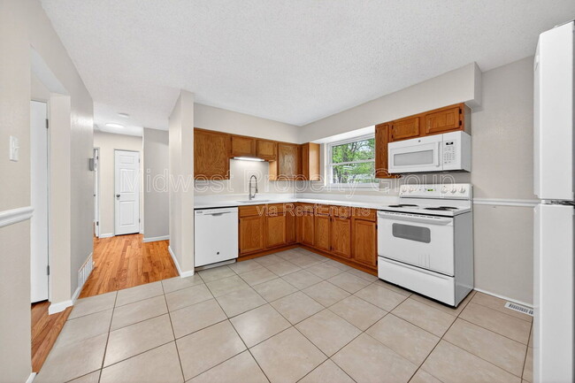 Building Photo - 645 Lilac Dr